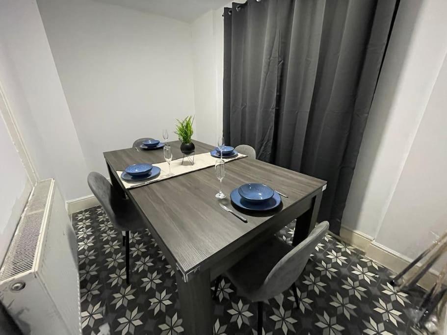 30 Percent Off Weekly Stays - 6 Bedroom House - 11 Beds Блекпул Екстер'єр фото