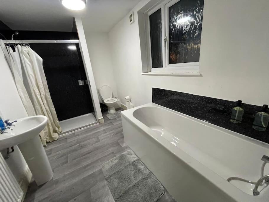 30 Percent Off Weekly Stays - 6 Bedroom House - 11 Beds Блекпул Екстер'єр фото